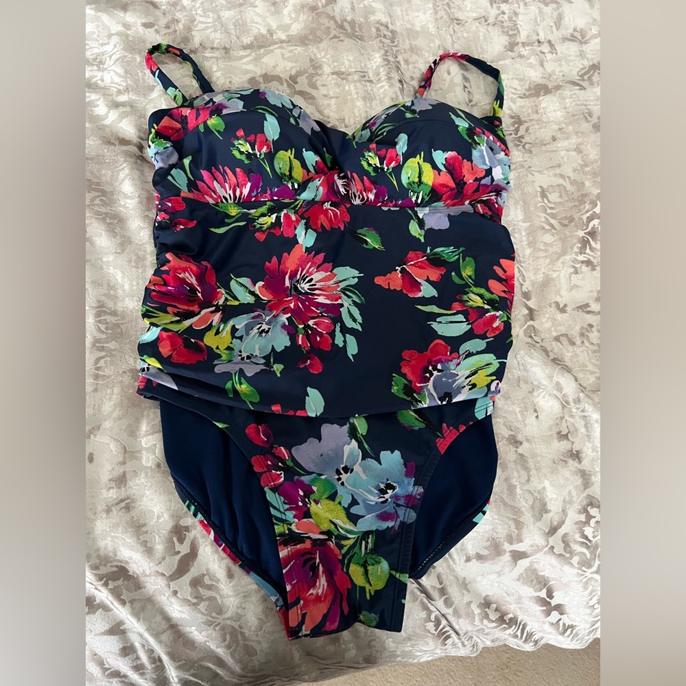 One piece swimsuit. Very flattering. 2x